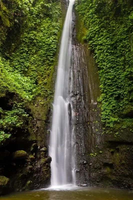 Jeruk Manis Waterfall – A Hidden Jungle Paradise in Tetebatu